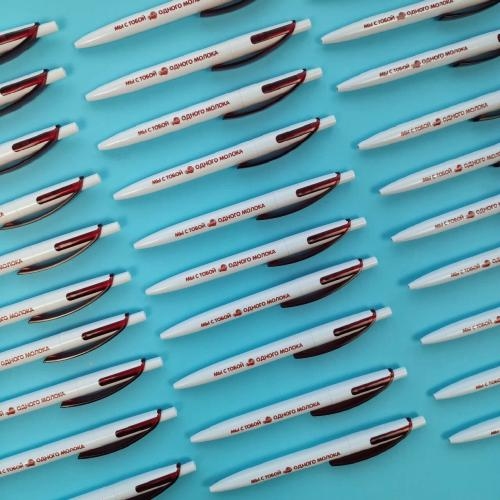 На пластике
